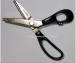 PINKING SHEARS PLASTIC HANDLE 20CM