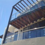 Glass wit top rail
